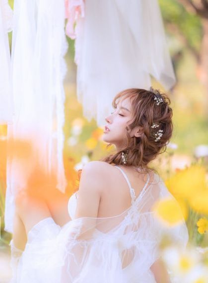 美女不穿内裤