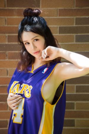 年轻女的老师2中字在线