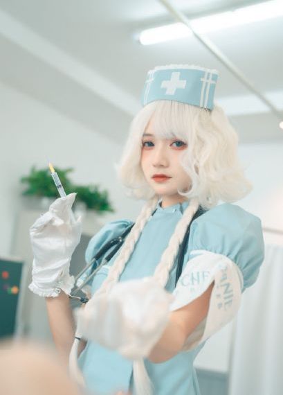 美女在隐匿处的日式按摩